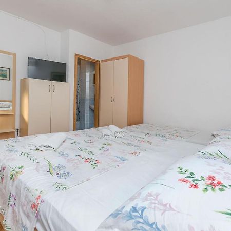 Apartments And Room Nevenka Makarska Zewnętrze zdjęcie