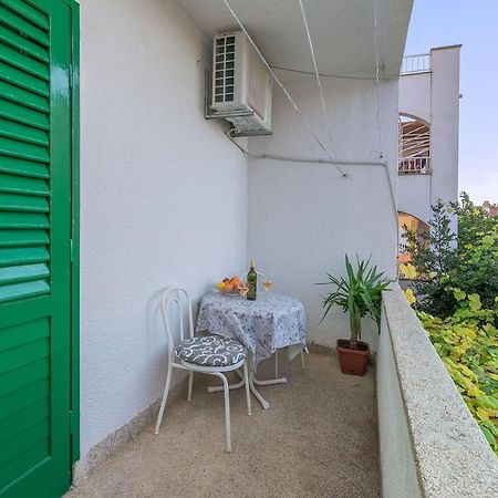 Apartments And Room Nevenka Makarska Zewnętrze zdjęcie