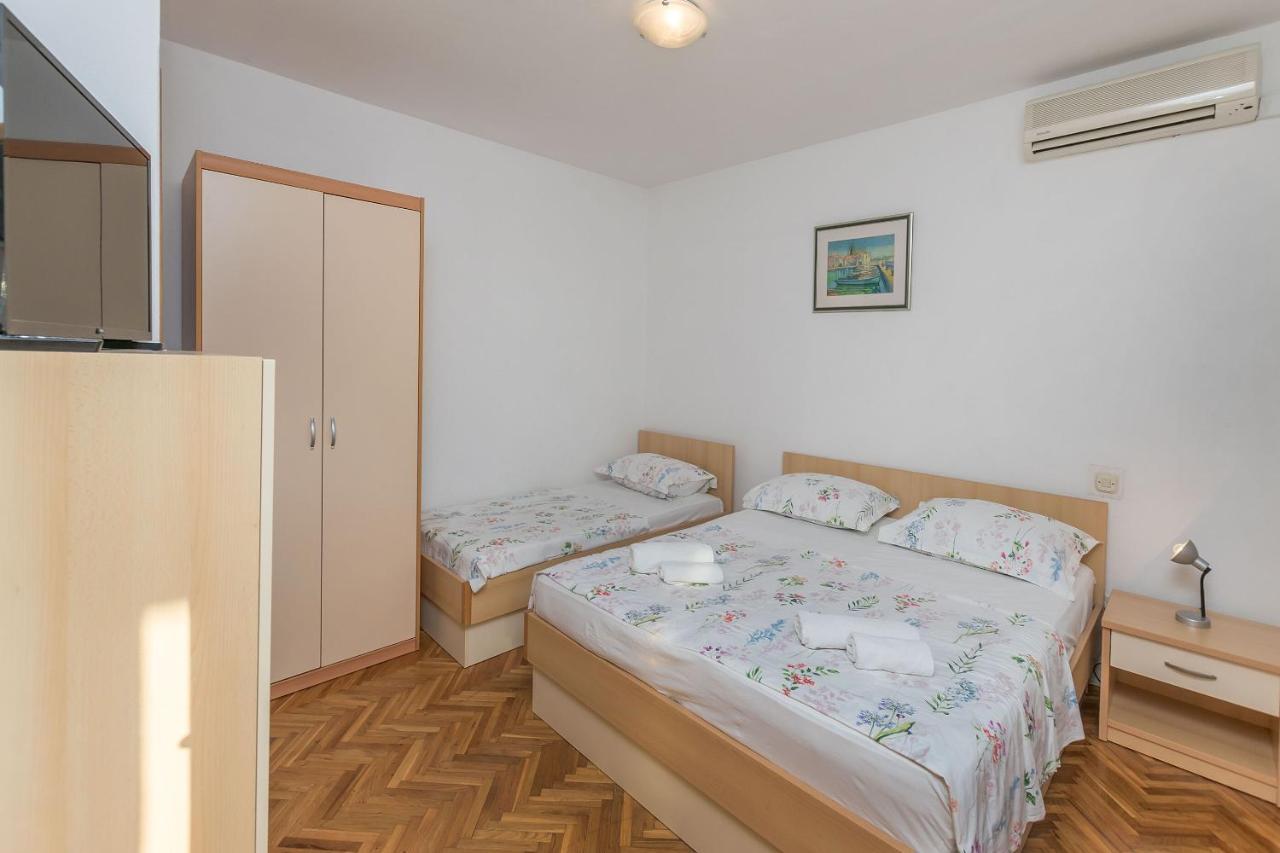 Apartments And Room Nevenka Makarska Zewnętrze zdjęcie