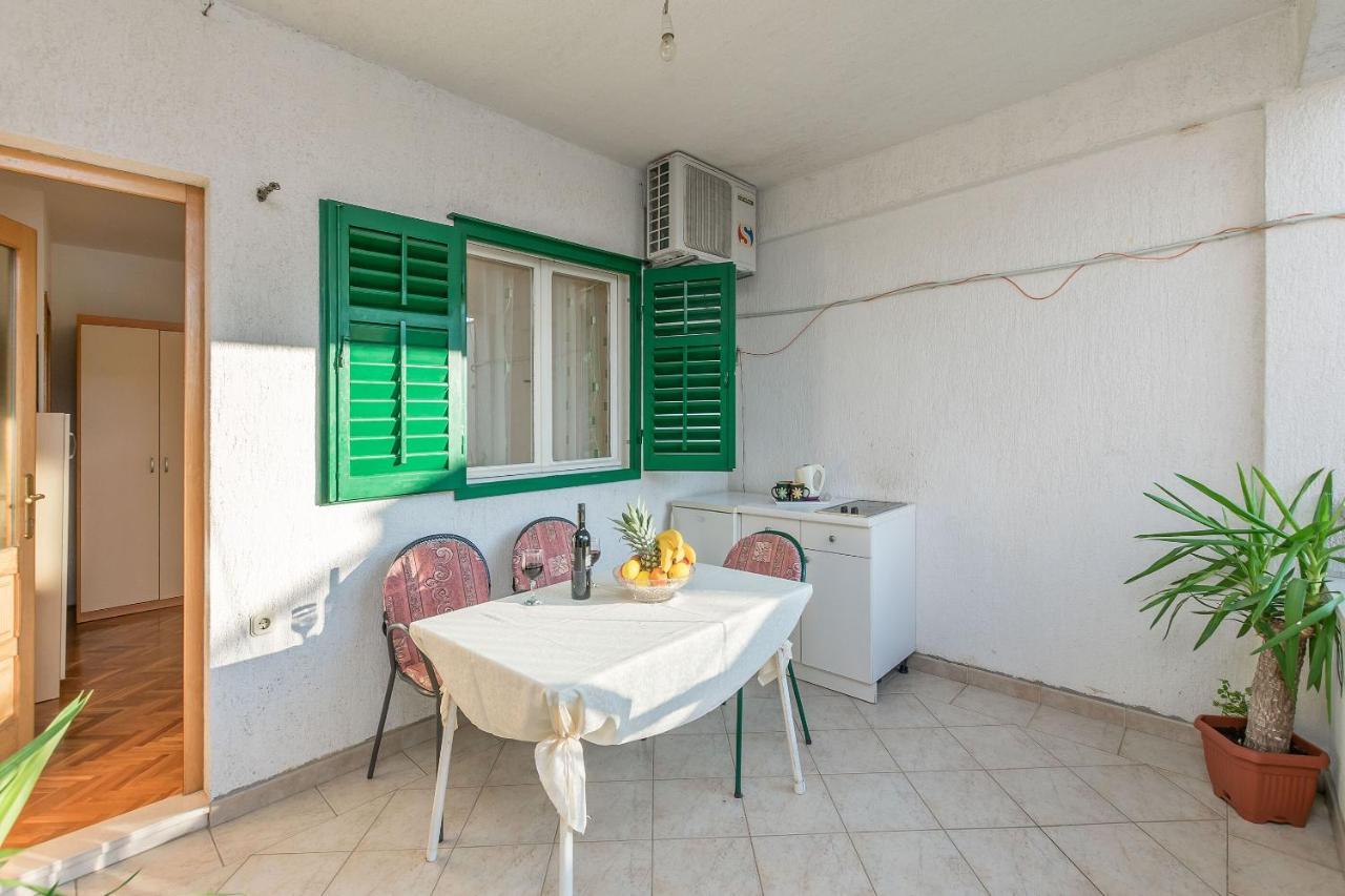 Apartments And Room Nevenka Makarska Zewnętrze zdjęcie