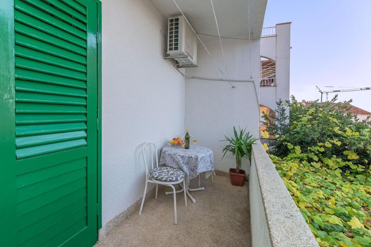 Apartments And Room Nevenka Makarska Zewnętrze zdjęcie