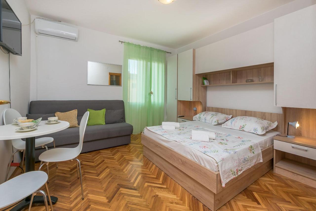 Apartments And Room Nevenka Makarska Zewnętrze zdjęcie
