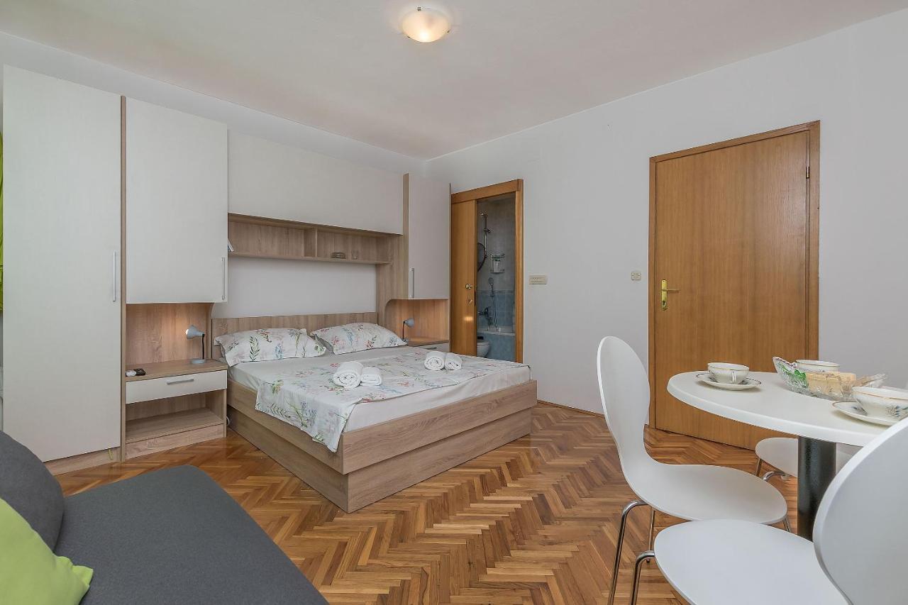 Apartments And Room Nevenka Makarska Zewnętrze zdjęcie