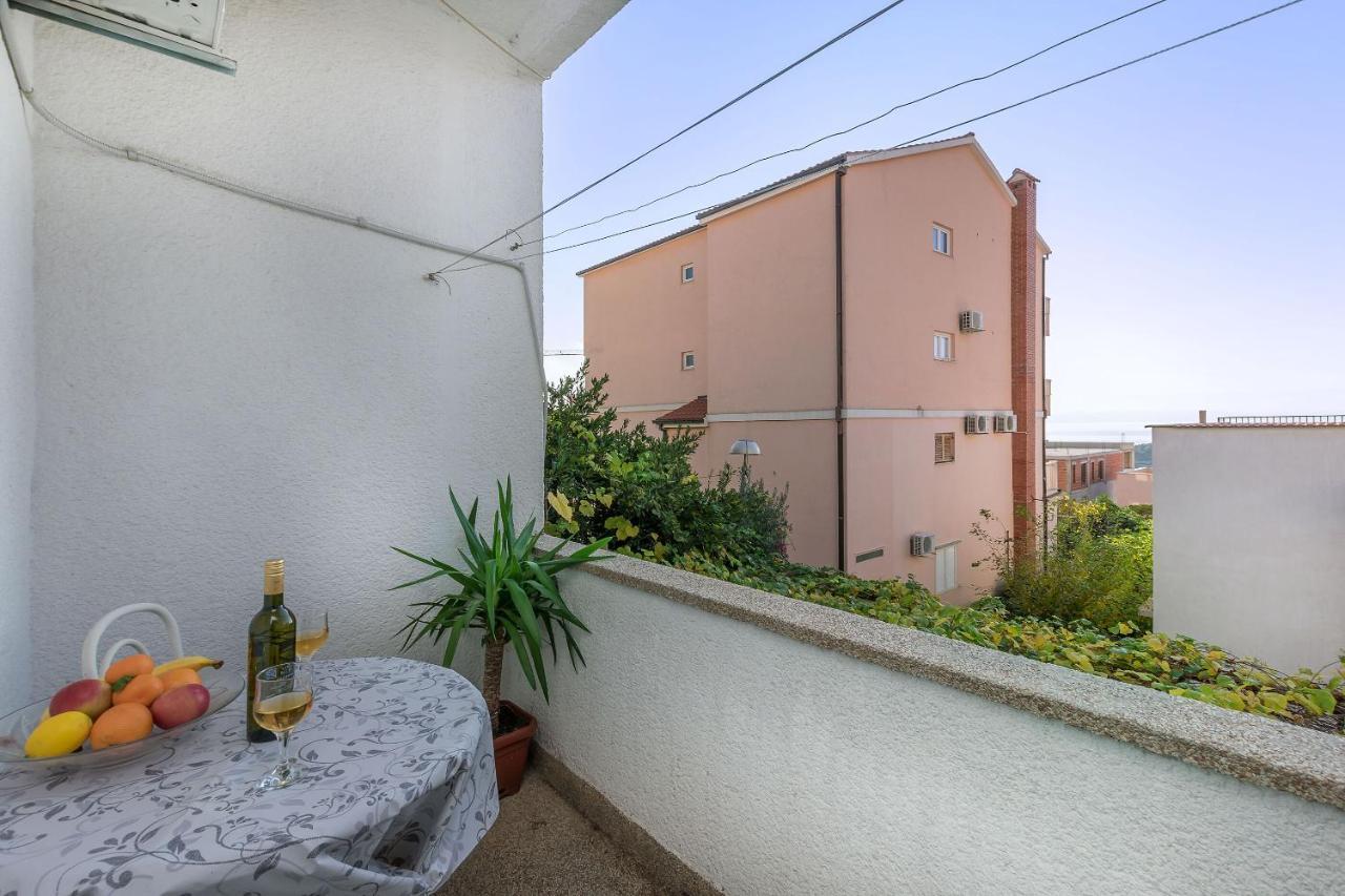 Apartments And Room Nevenka Makarska Zewnętrze zdjęcie