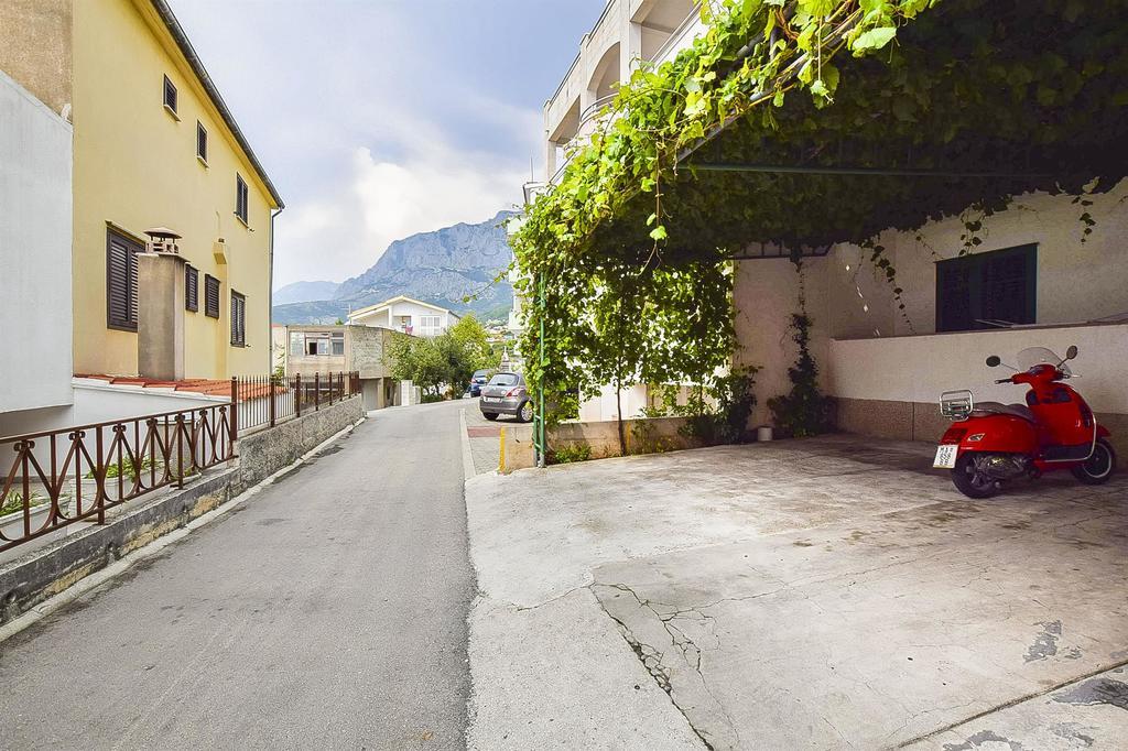 Apartments And Room Nevenka Makarska Zewnętrze zdjęcie